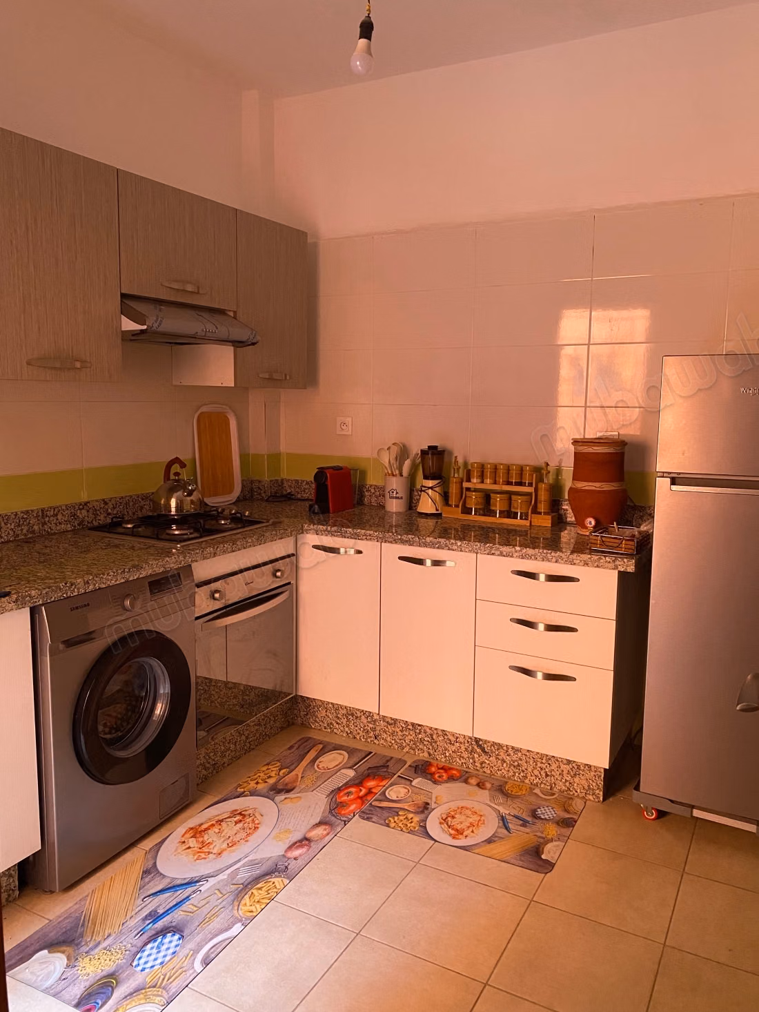 Bel appartement en location à Ain Mezouar. 
3 chambres agréables. 
Bien meublé