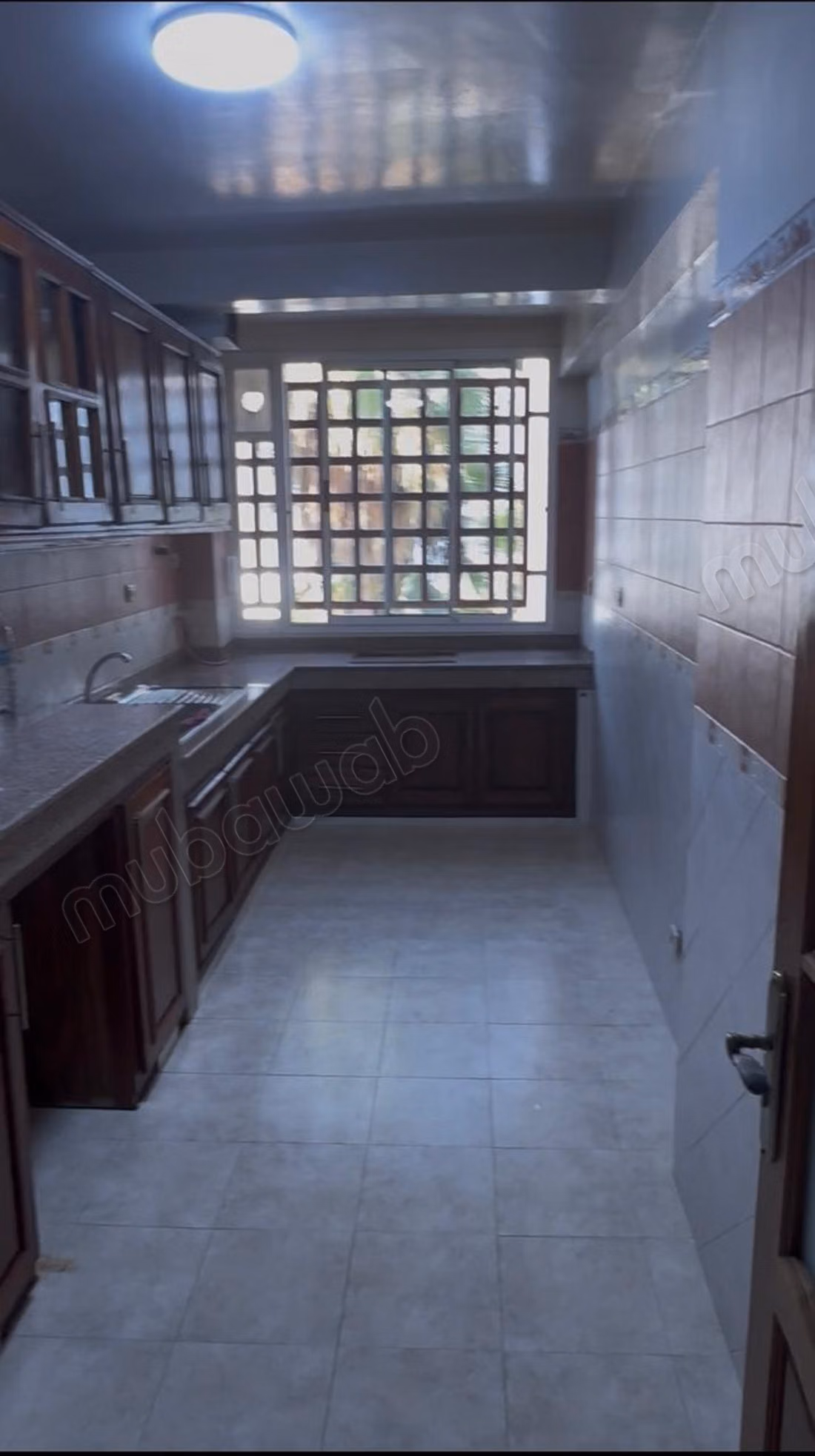 Mooie appartement te huur in Hay Al Fath. 3 comfortabele kamers. Versterkte deur en beveiligde residentie