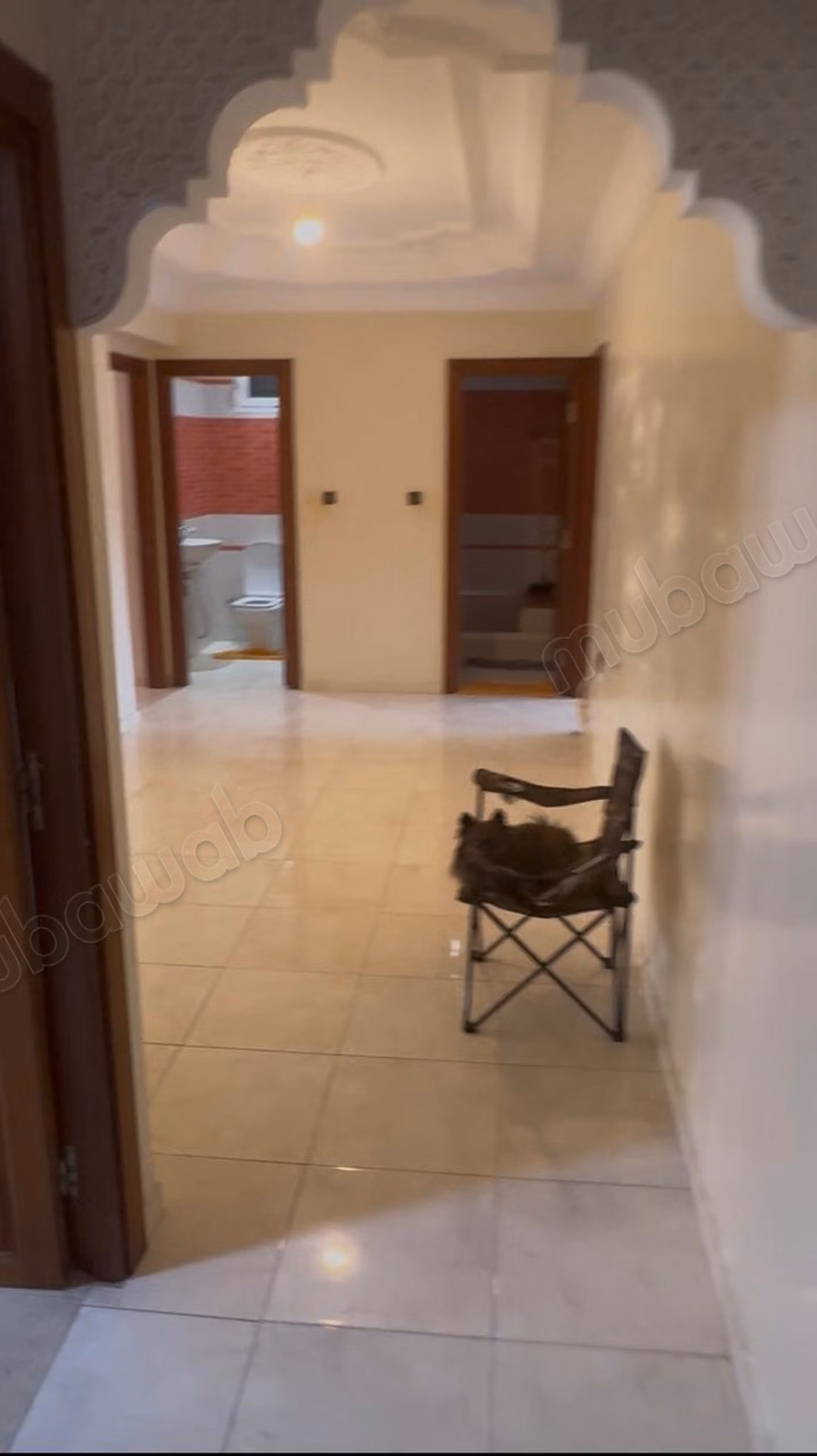 Mooie appartement te huur in Hay Al Fath. 3 comfortabele kamers. Versterkte deur en beveiligde residentie