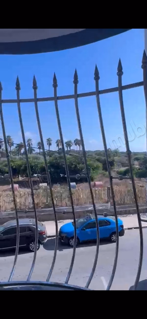 Bel appartement en location à Hay Al Fath. 3 pièces confortables. Porte blindée et résidence sécurisée