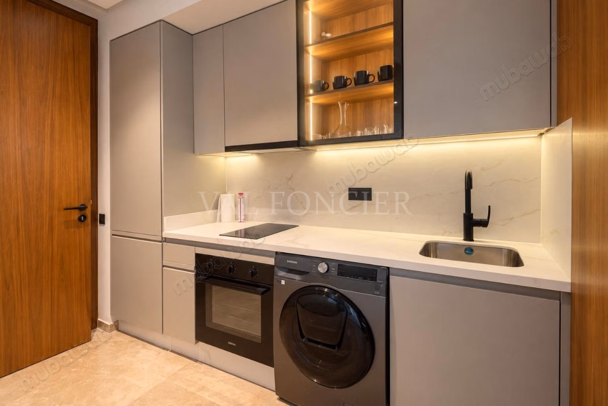 Estudio amueblado soleado en alquiler en planta alta en Les Princesses, Casablanca