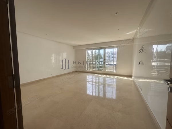 T3 empty 100m² – terrace – secured residence