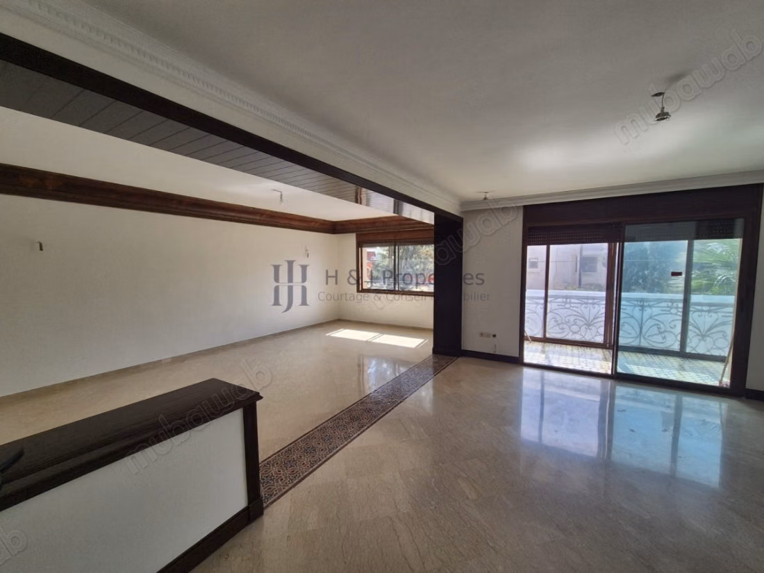 T4 vide 185 m² 
grande terrasse