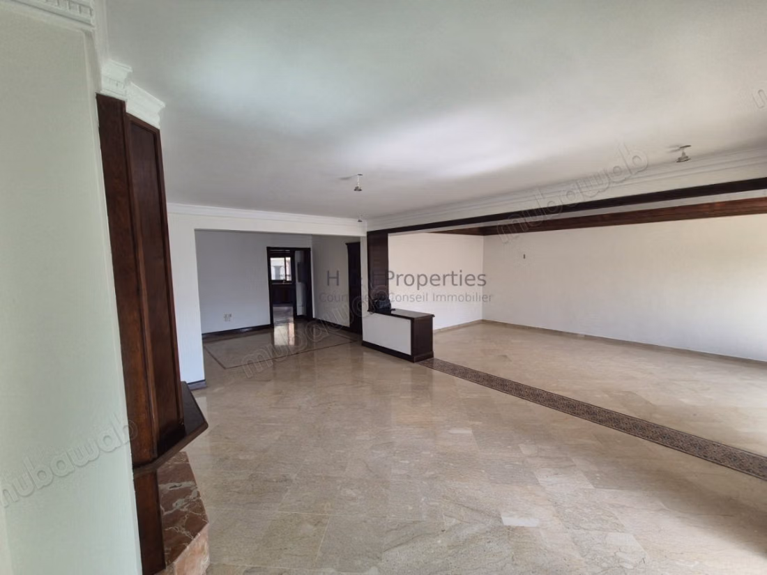 T4 vide 185 m² 
grande terrasse