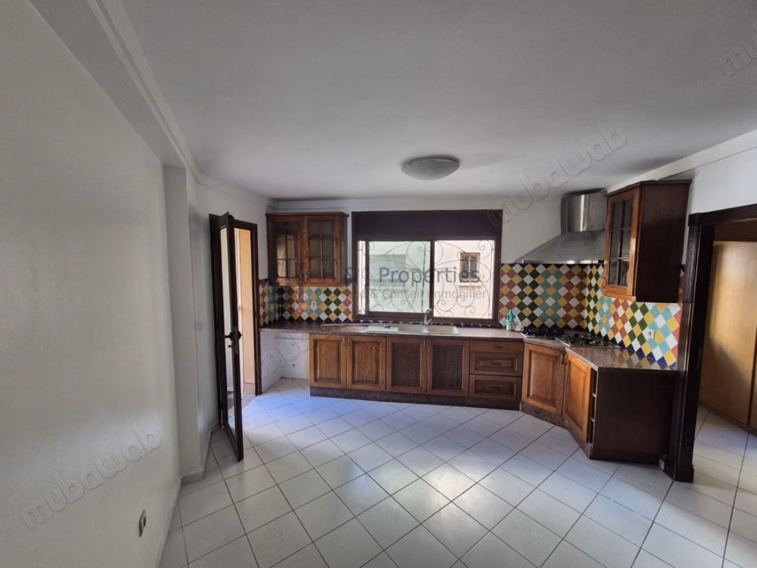 T4 vide 185 m² 
grande terrasse