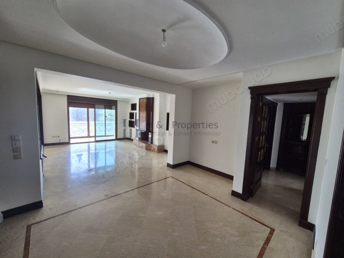 T4 vide 185 m² 
grande terrasse