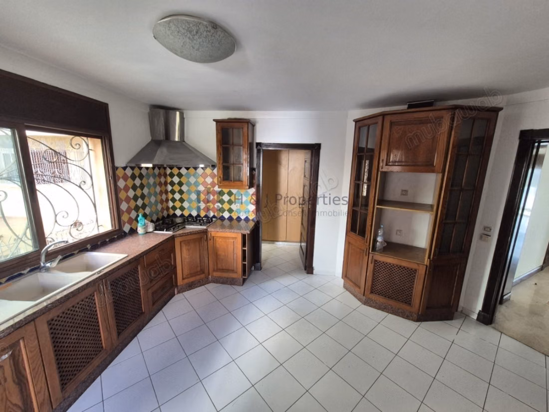 T4 vide 185 m² 
grande terrasse