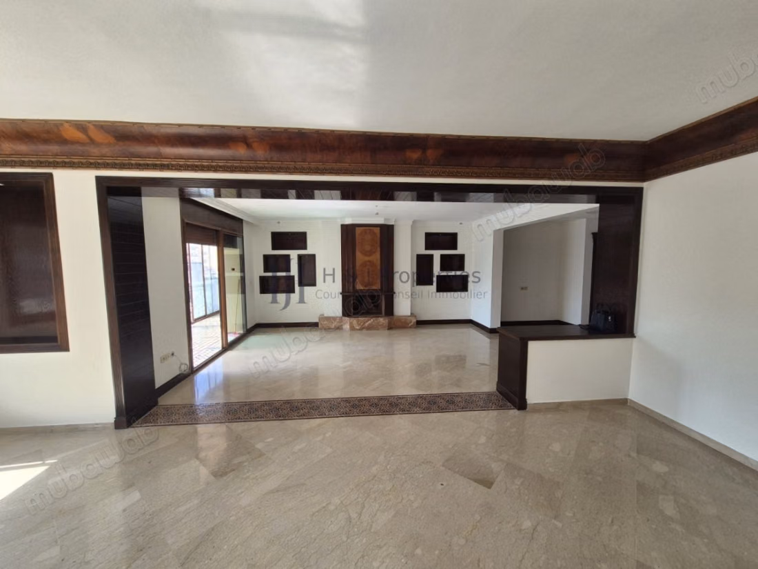T4 vide 185 m² 
grande terrasse