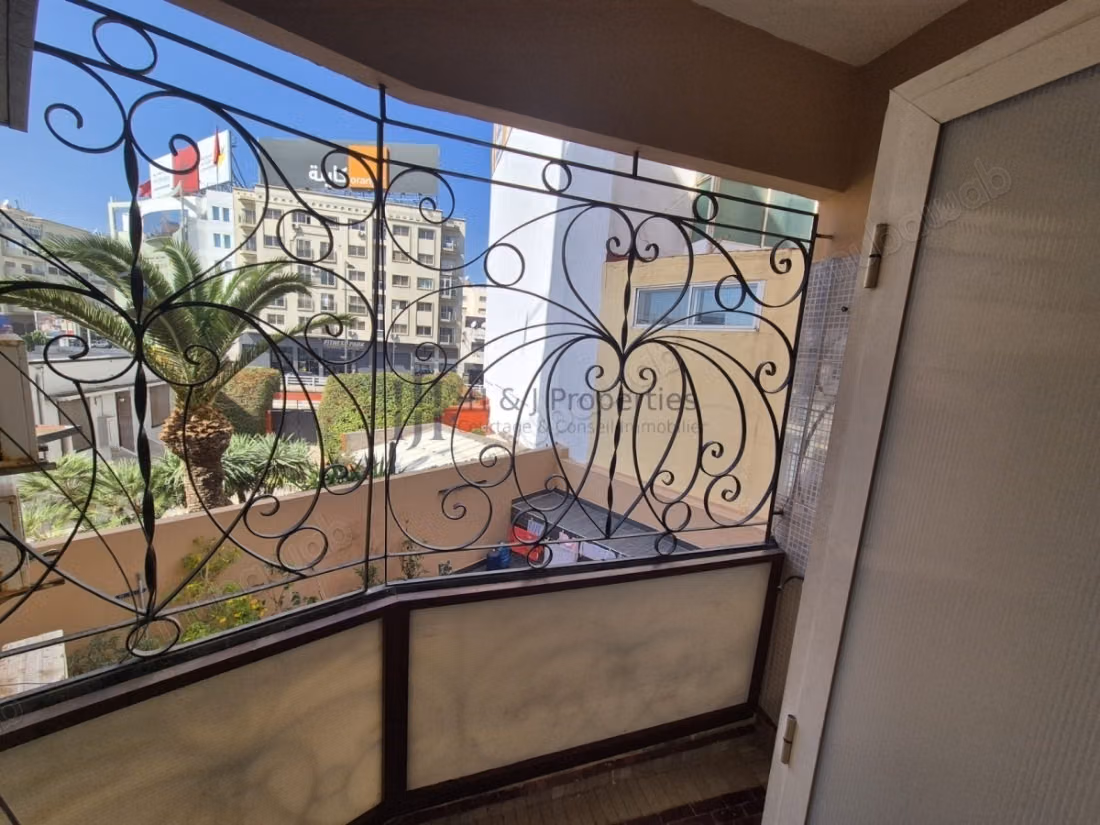 T4 vide 185 m² 
grande terrasse