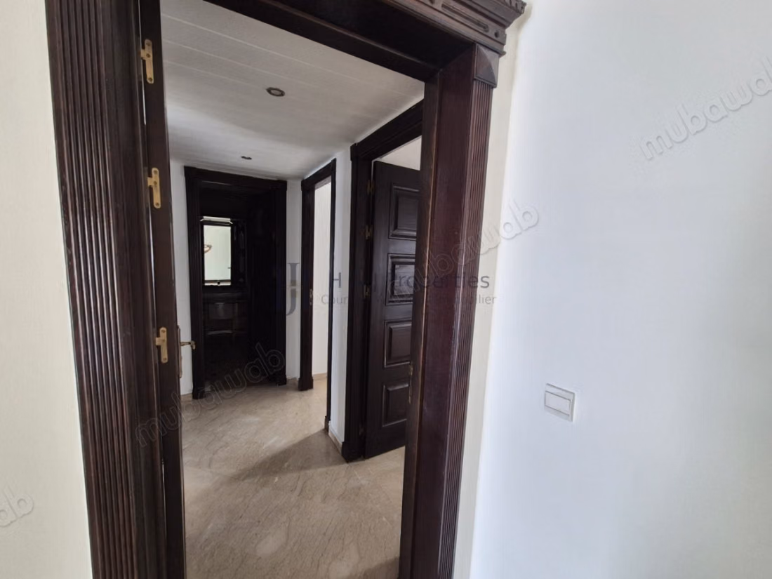 T4 vide 185 m² 
grande terrasse
