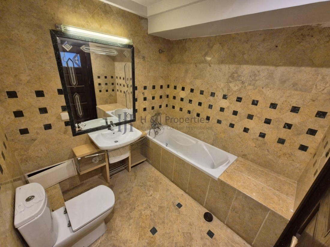 T4 vide 185 m² 
grande terrasse