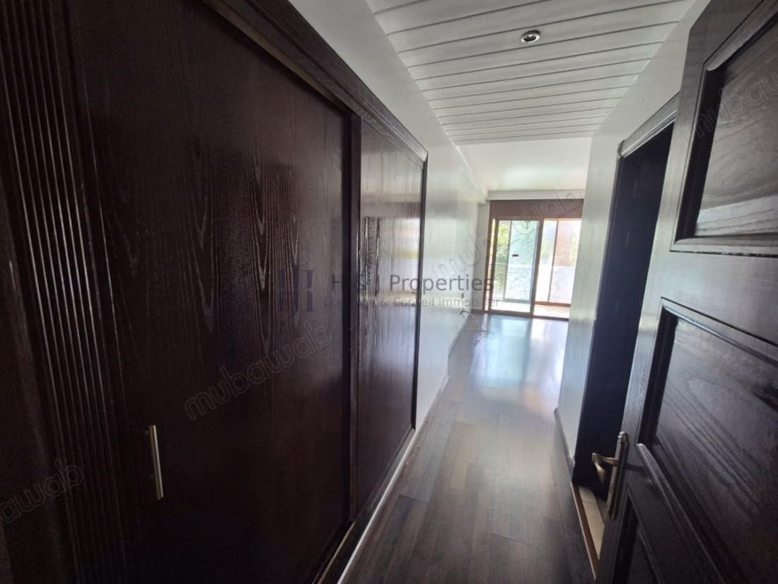 T4 vide 185 m² 
grande terrasse