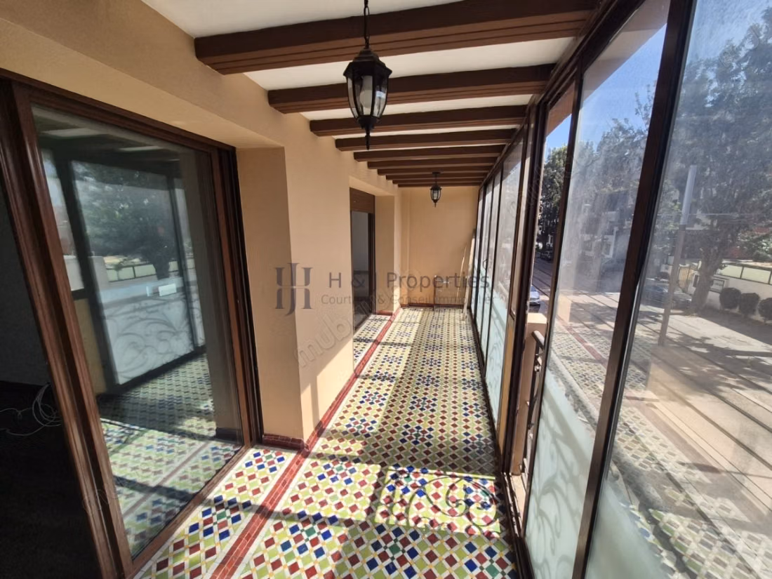 T4 vide 185 m² 
grande terrasse