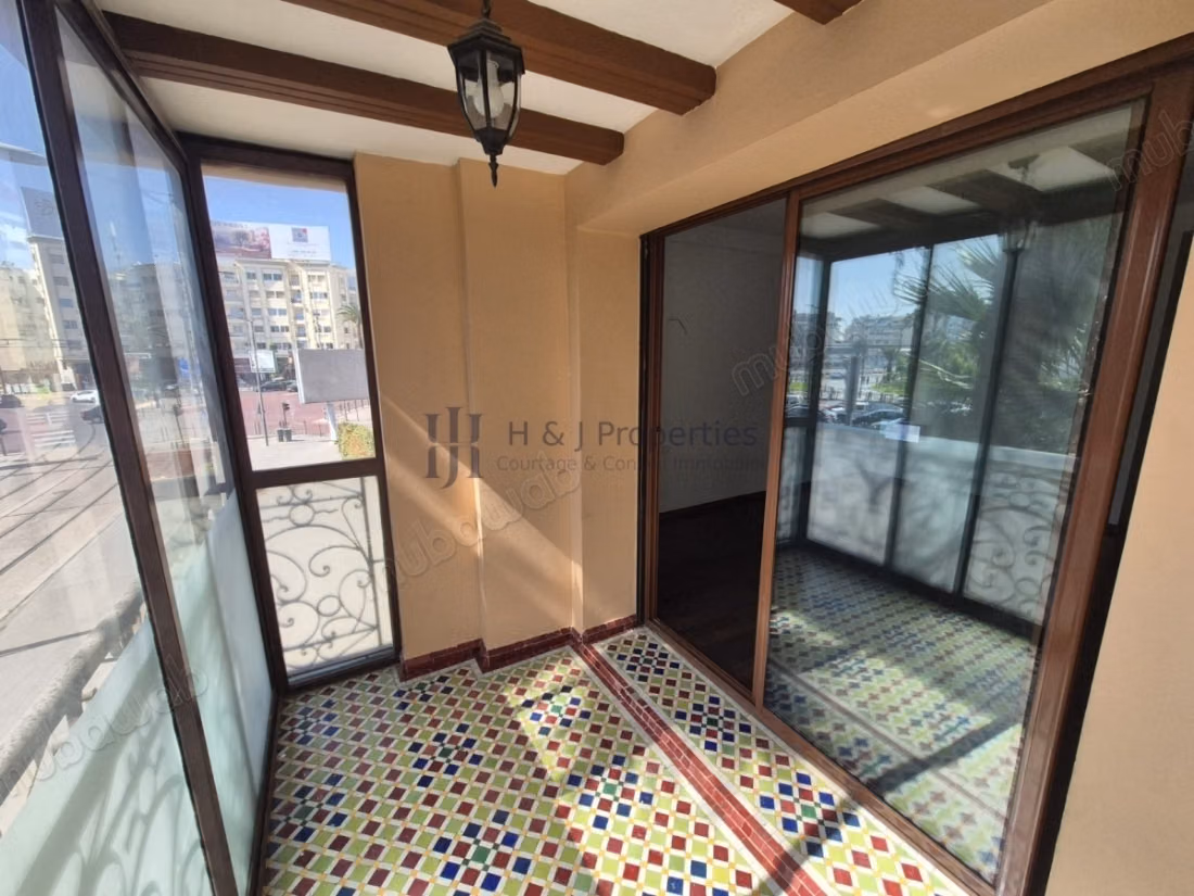 T4 vide 185 m² 
grande terrasse