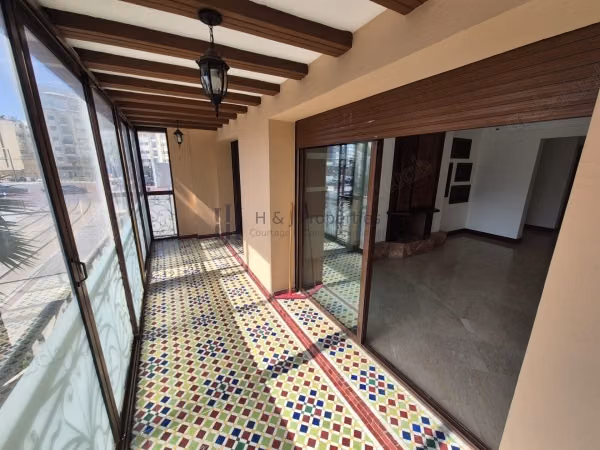 T4 vide 185 m² 
grande terrasse