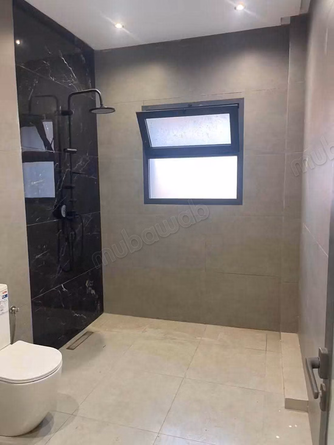 Bel appartement à vendre à Argana. 
Superficie 90 m². 
Vue exceptionnelle sur la montagne, 
Fenêtres en double vitrage