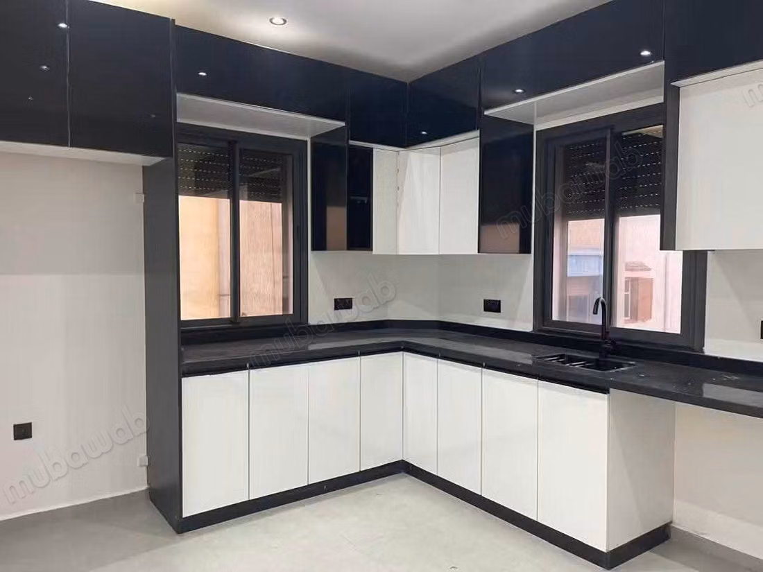 Bel appartement à vendre à Argana. 
Superficie 90 m². 
Vue exceptionnelle sur la montagne, 
Fenêtres en double vitrage