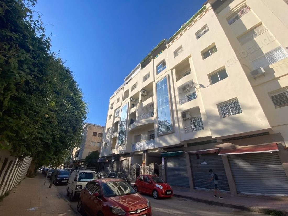 Location d'un appartement en Centre. Superficie 135 m². Salon typique marocain, résidence sécurisée