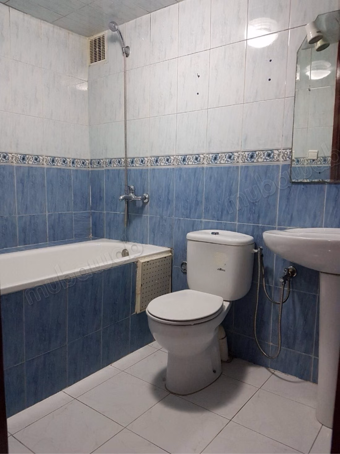 Location d'un appartement en Centre. Superficie 135 m². Salon typique marocain, résidence sécurisée