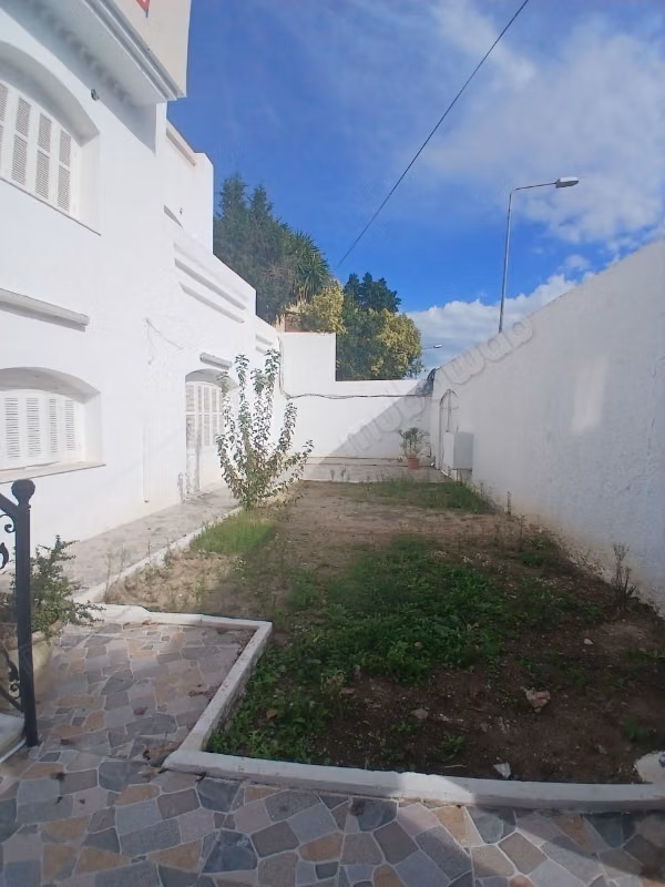 Villa for school, kindergarten or other