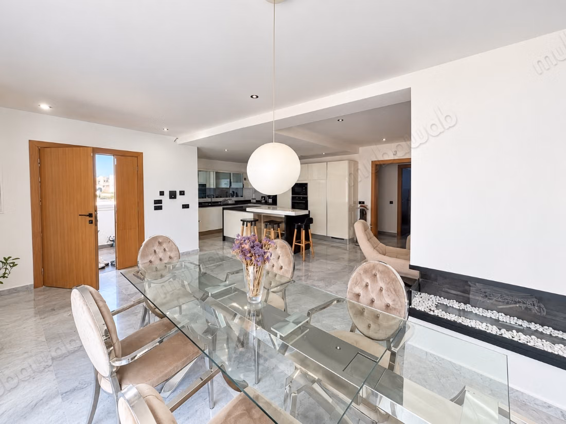A vendre villa s3 et appartement s2 à l'étage