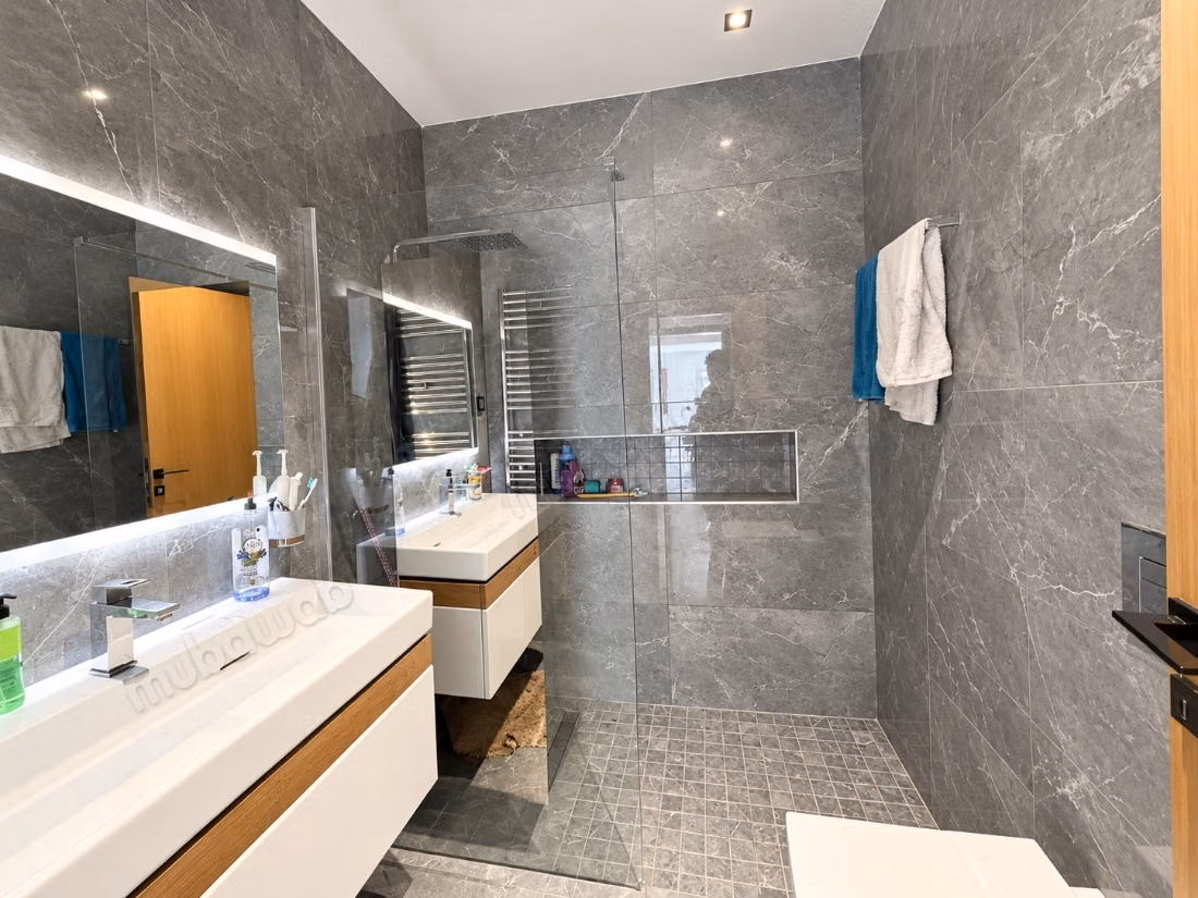A vendre villa s3 et appartement s2 à l'étage