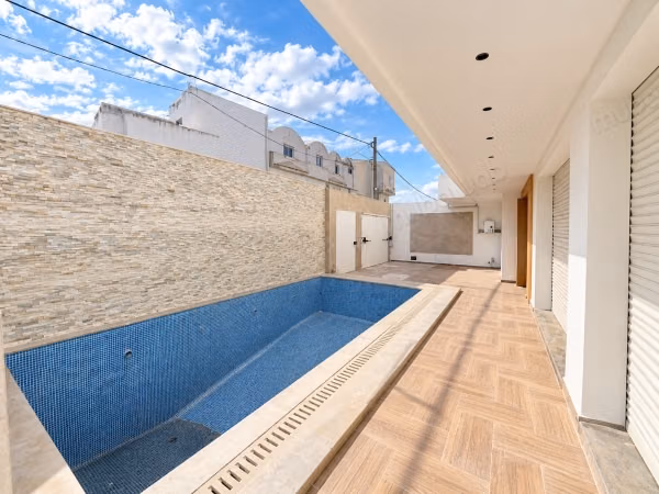 A vendre villa s3 et appartement s2 à l'étage