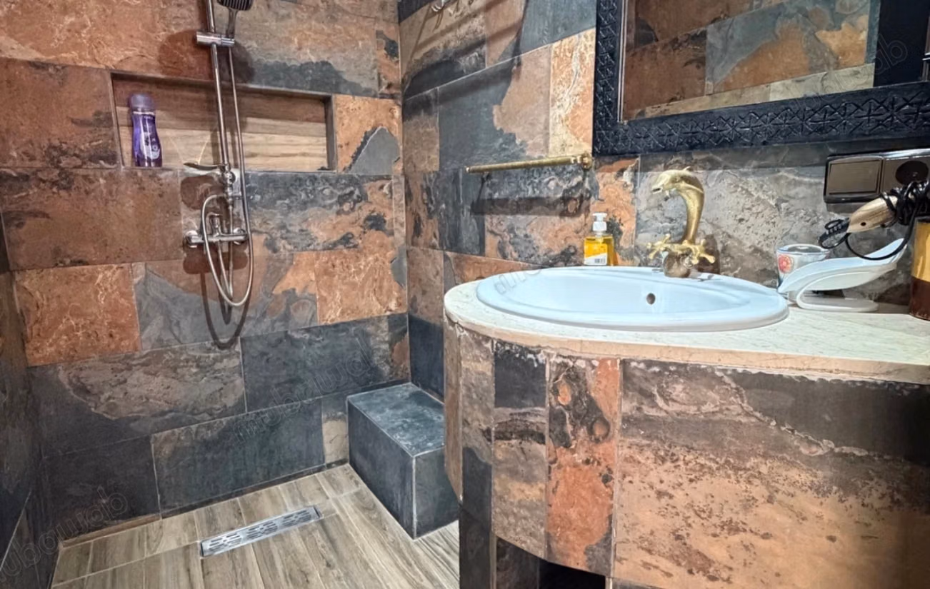 Appartement à louer à Hivernage.
Superficie 62 m².
Bien meublé