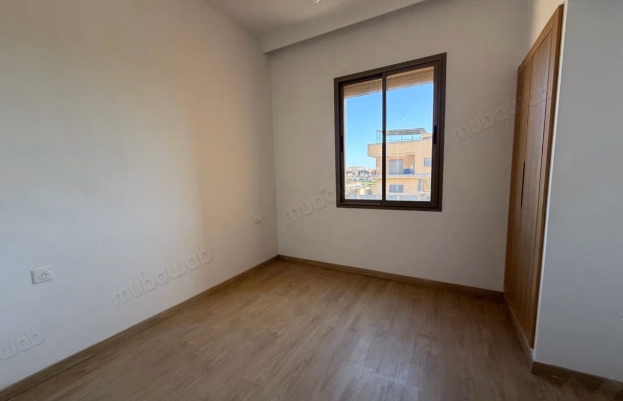 Très bel appartement en location à Route Amizmiz. 
3 pièces confortables. 
Air conditionné