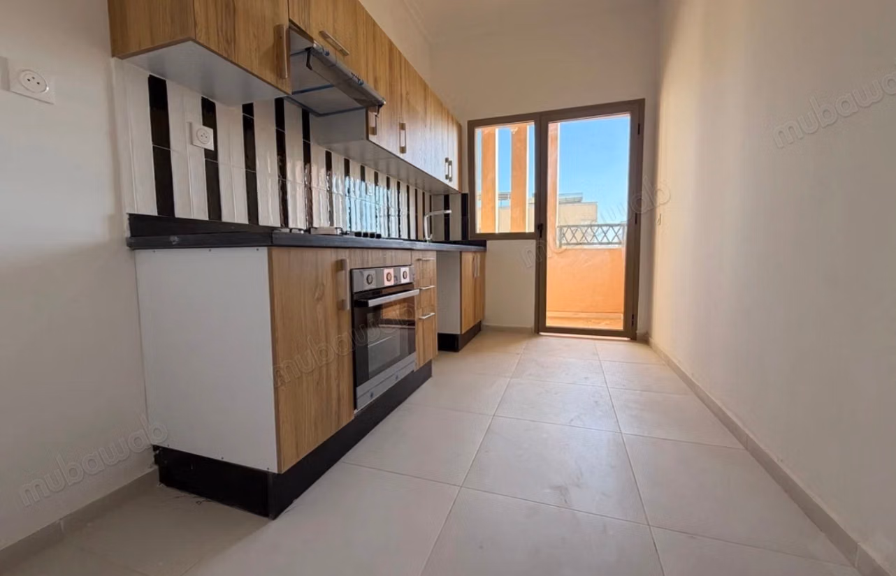 Très bel appartement en location à Route Amizmiz. 
3 pièces confortables. 
Air conditionné