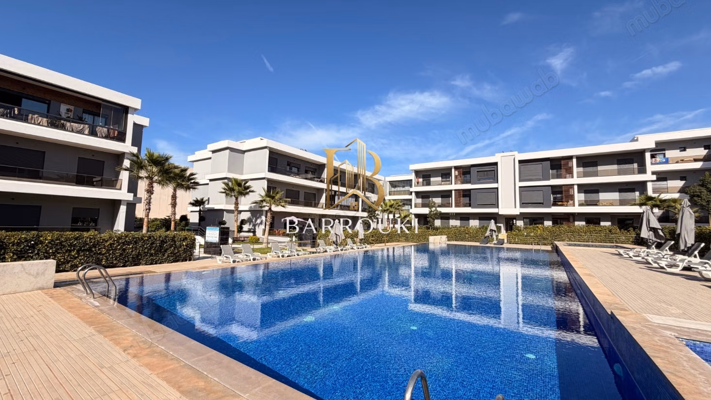 Appartement neuf 2 chambres à louer à Dar Bouazza – Haut standing, terrasse vue piscine