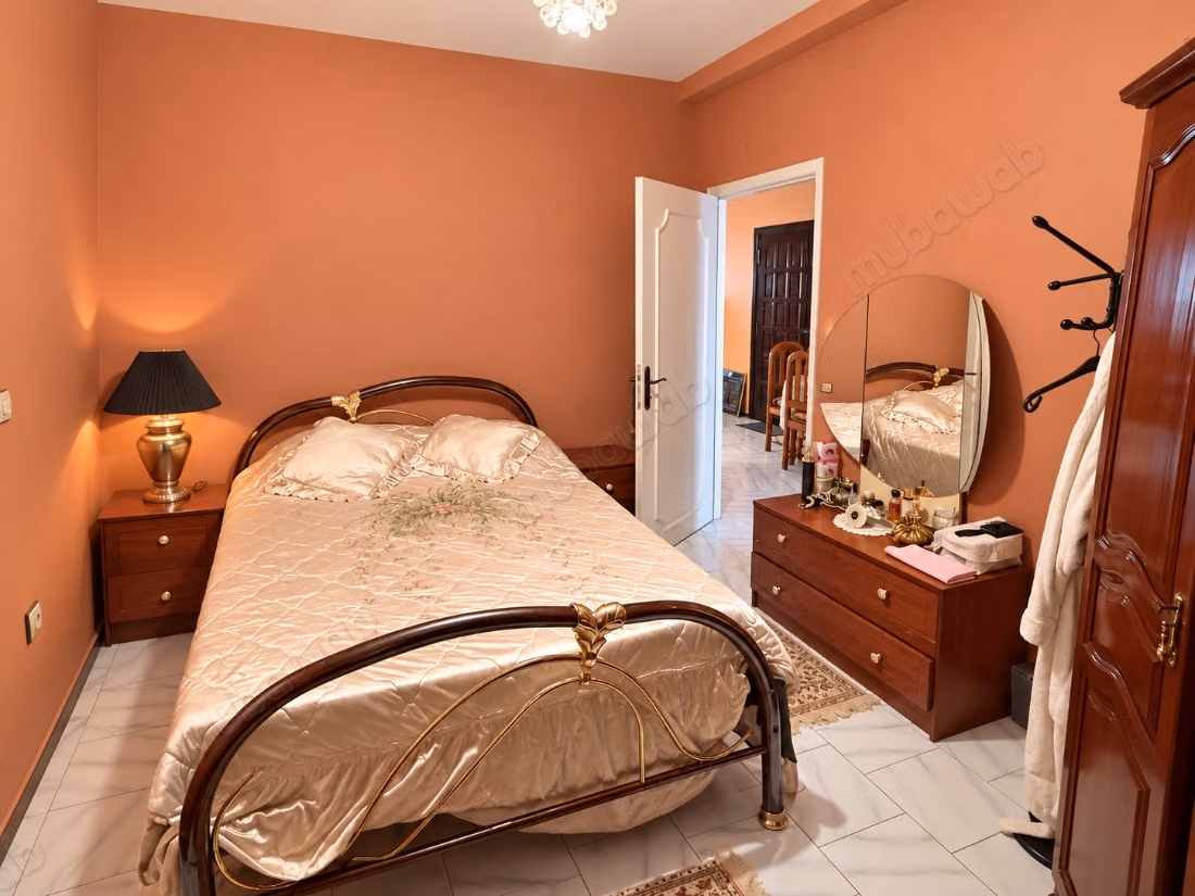 Appartement à vendre à Administratif. 
5 pièces. Meublé