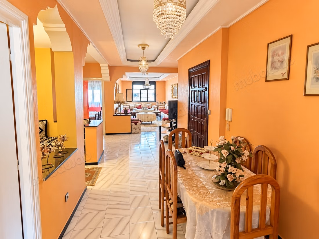 Appartement à vendre à Administratif. 
5 pièces. Meublé