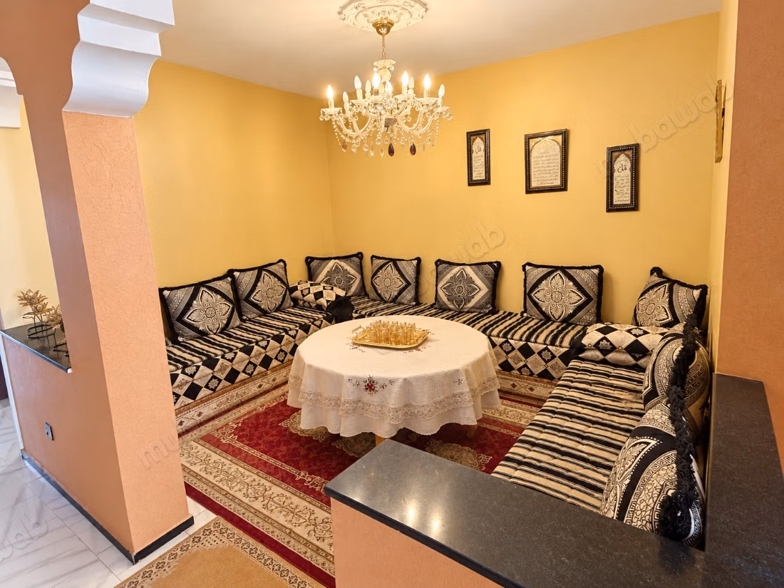 Appartement à vendre à Administratif. 
5 pièces. Meublé