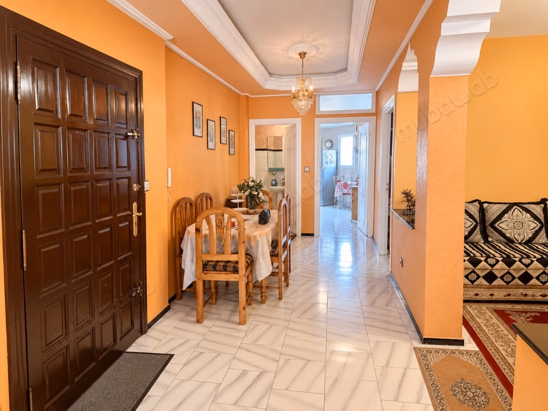 Appartement à vendre à Administratif. 
5 pièces. Meublé