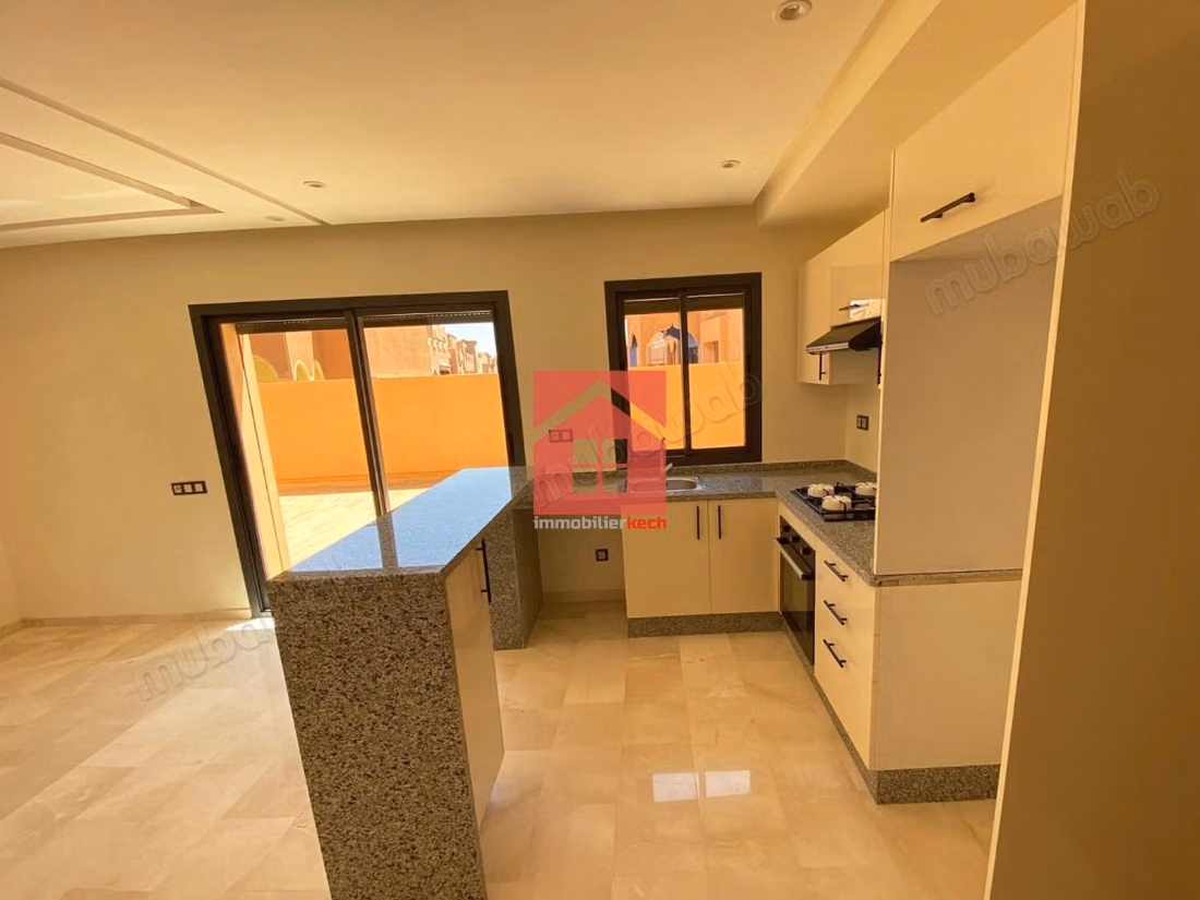 Chic appartement vide avec jolie terrasse