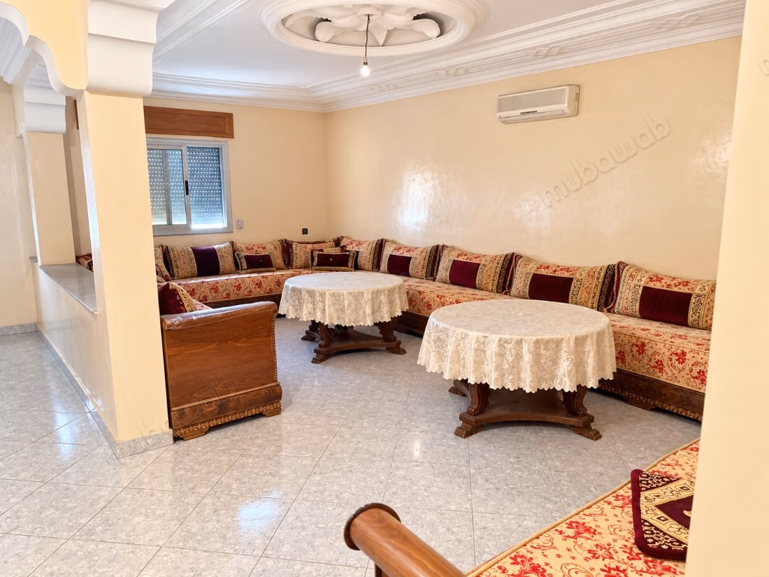 Maison à vendre à Jirrari. 5 pièces confortables. Places de parking