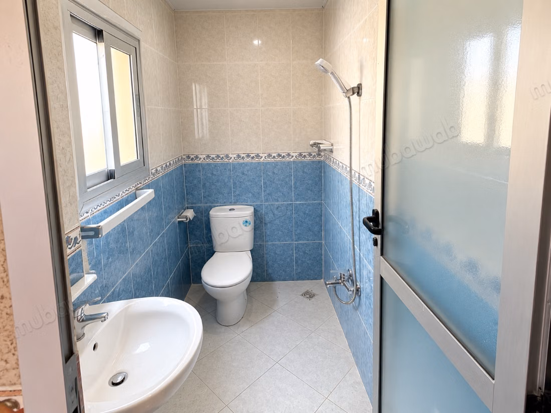 Maison à vendre à Jirrari. 5 pièces confortables. Places de parking