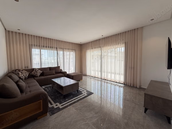 Gemeubileerd appartement met een groot terras te huur CFC