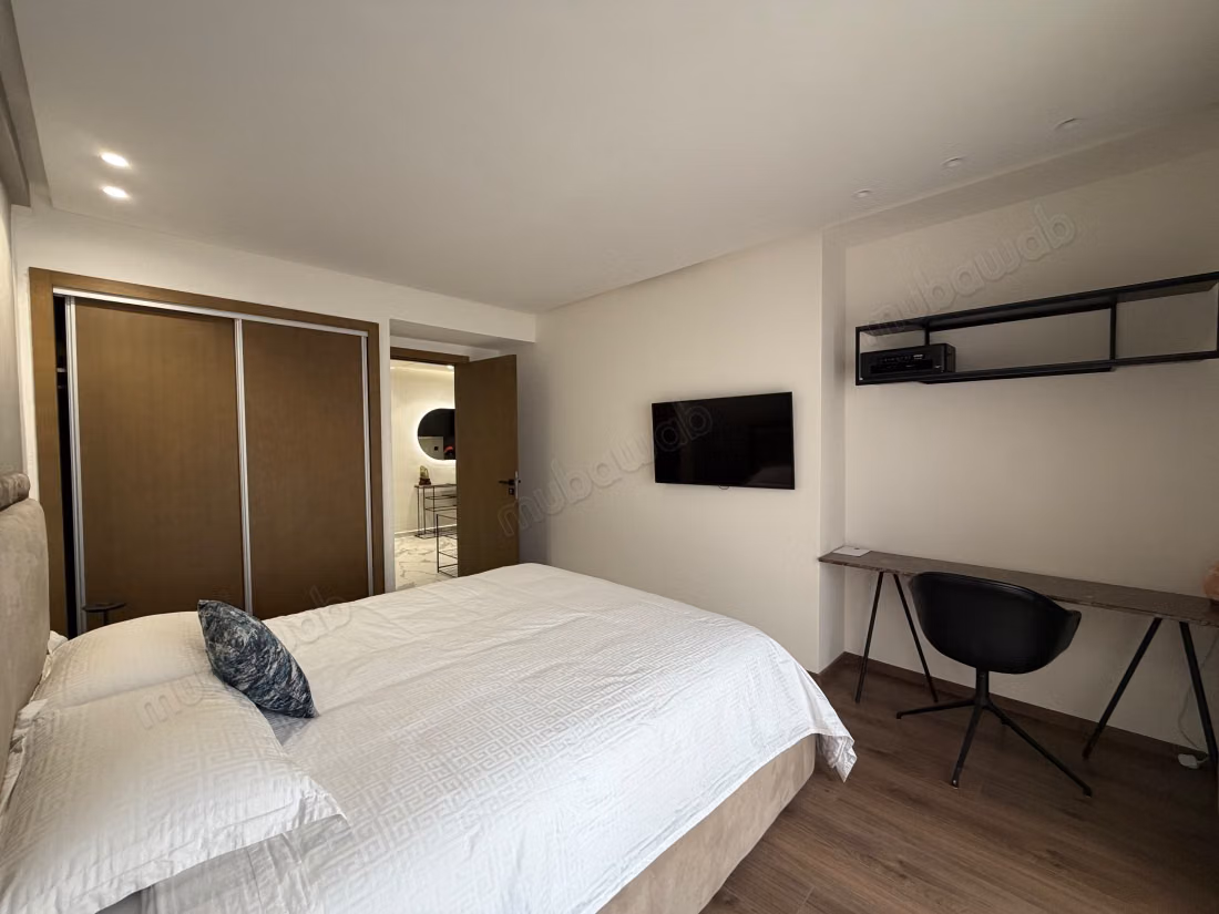 Studio meublé avec une cour privative à louer