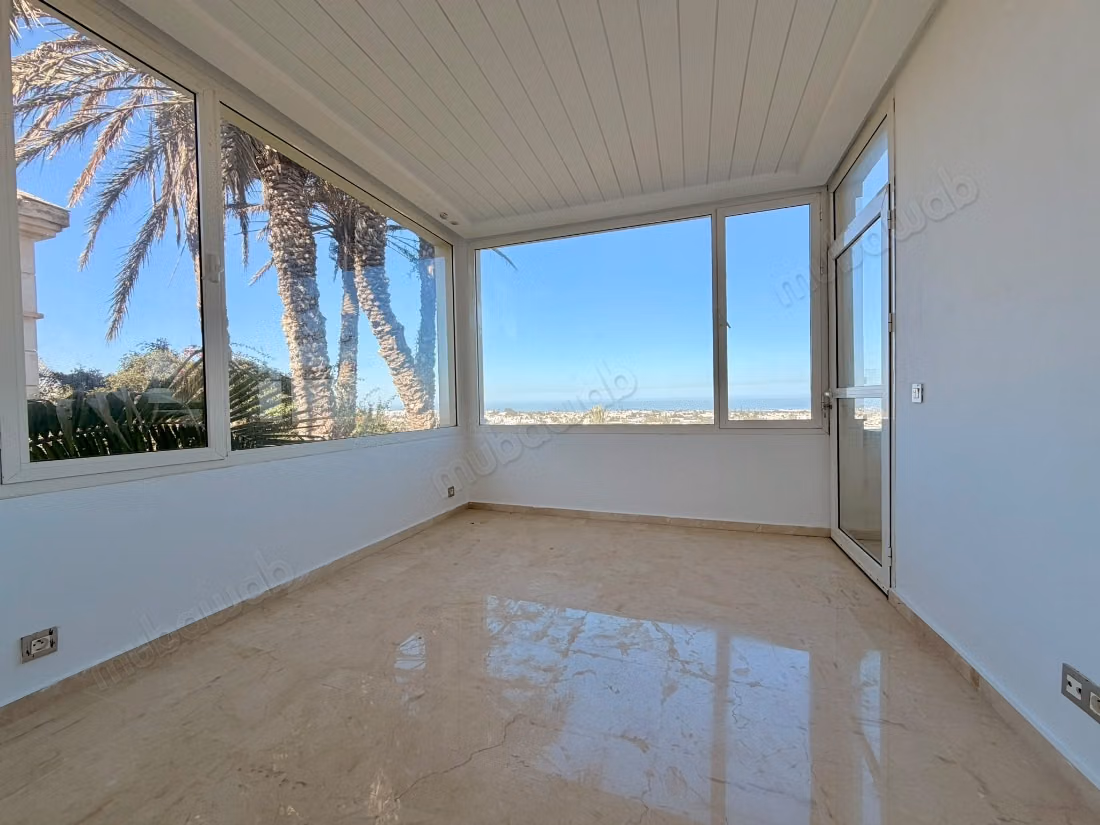 Villa avec vue mer à louer 
ain diab