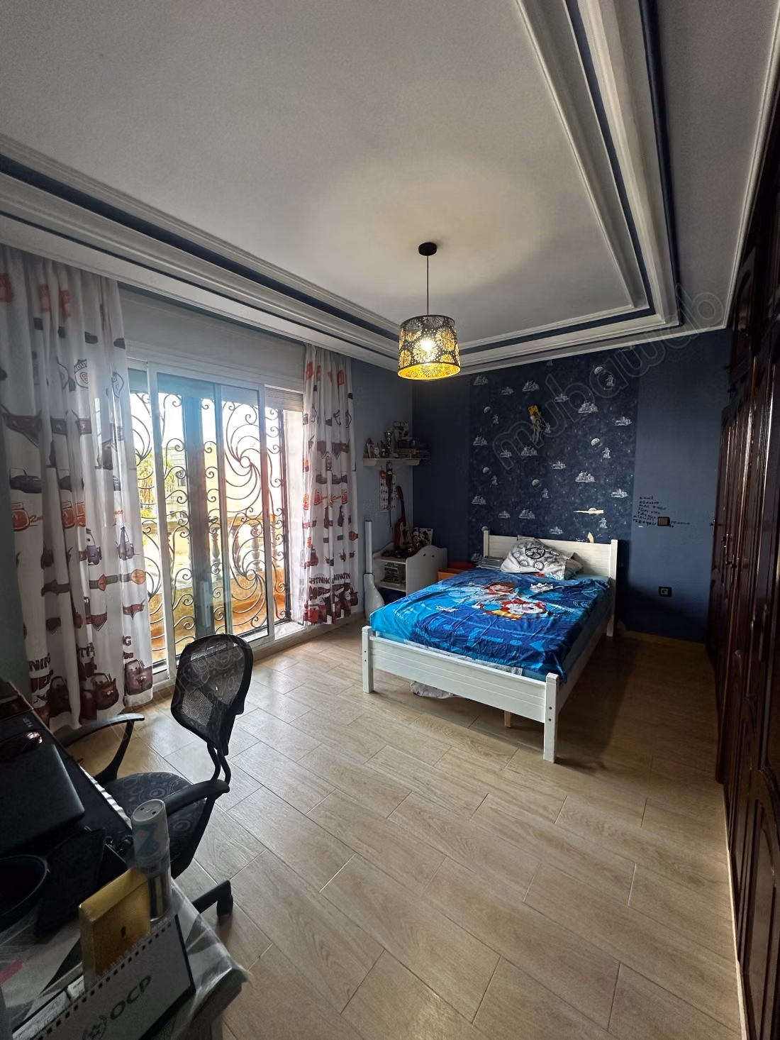 Villa en bande à vendre – 378 m² construits – Jardin sans vis à vis – Usage commercial possible