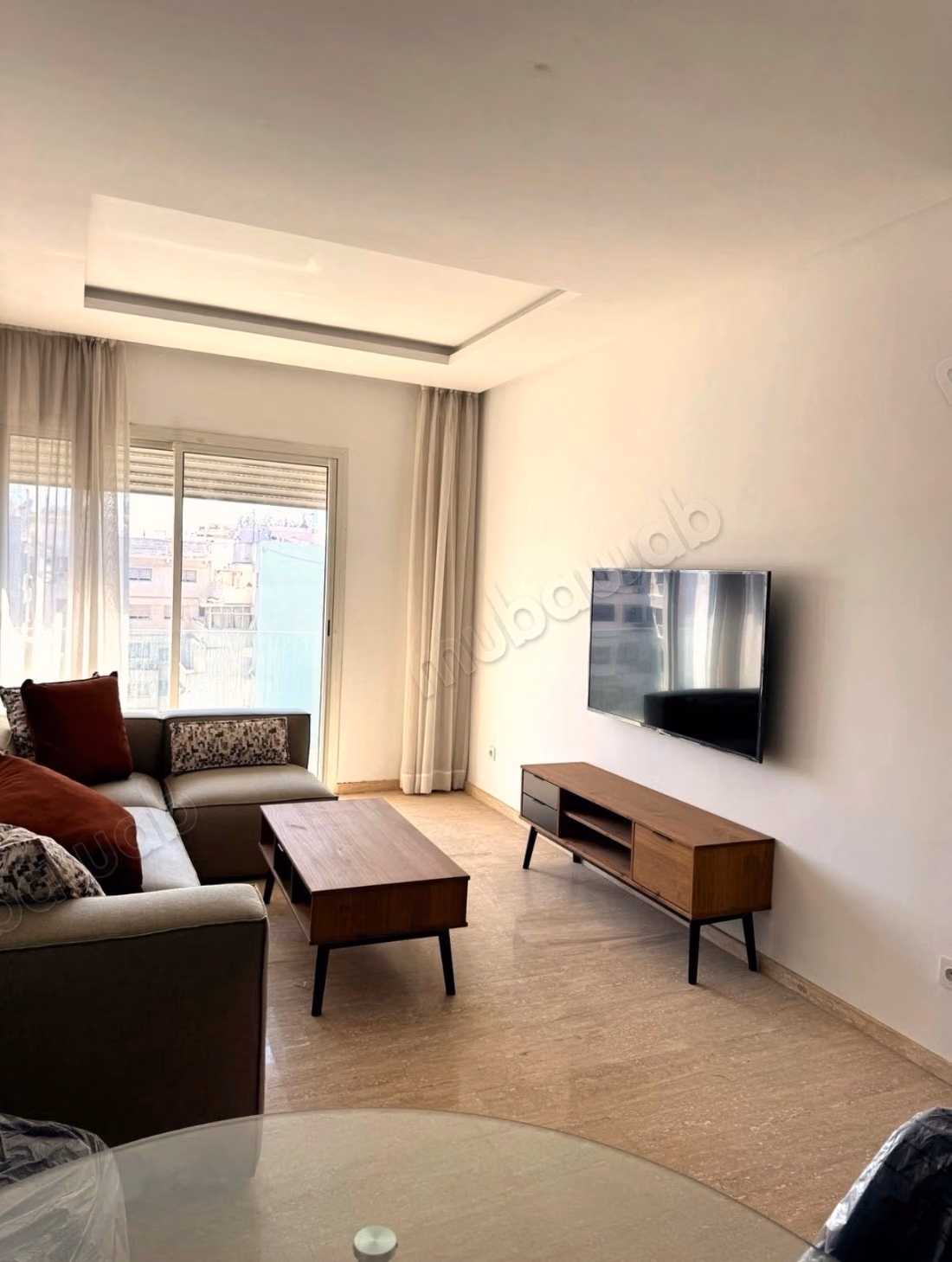 Appartement à louer à Maârif Extension. 
Surface de 50 m². 
Meublé