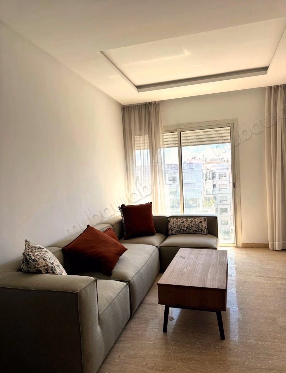 Appartement à louer à Maârif Extension. 
Surface de 50 m². 
Meublé