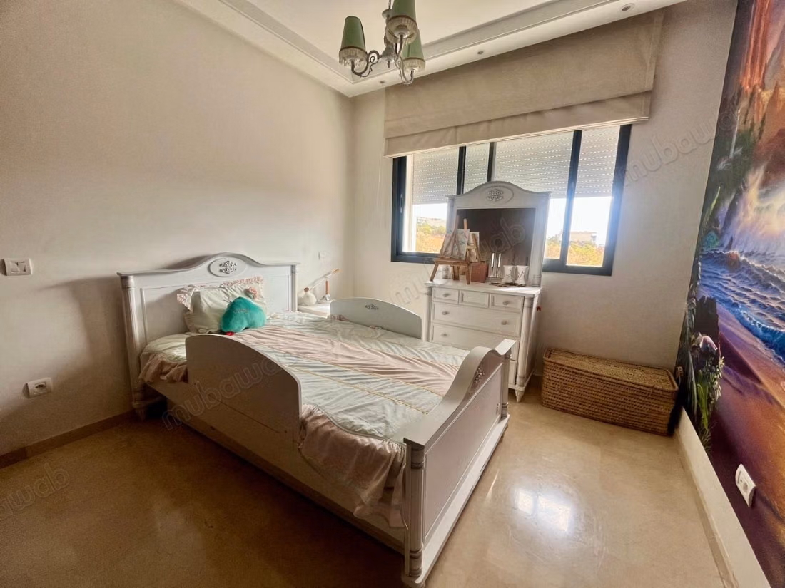 Louez cet appartement à Errahma. 
Surface totale 170 m². 
Meublé