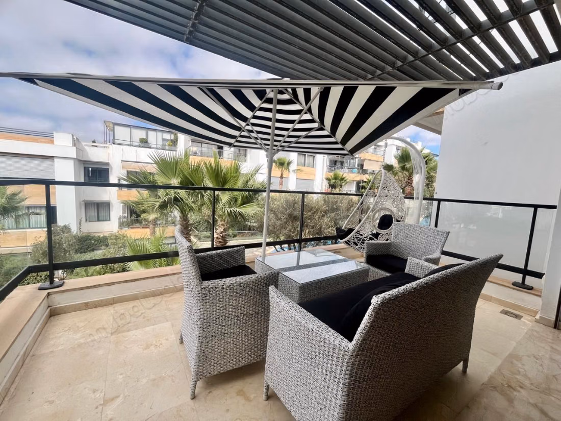 Louez cet appartement à Errahma. 
Surface totale 170 m². 
Meublé