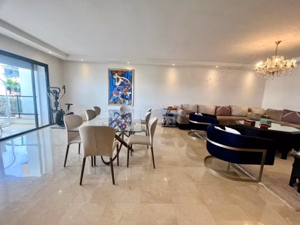 Louez cet appartement à Errahma. 
Surface totale 170 m². 
Meublé