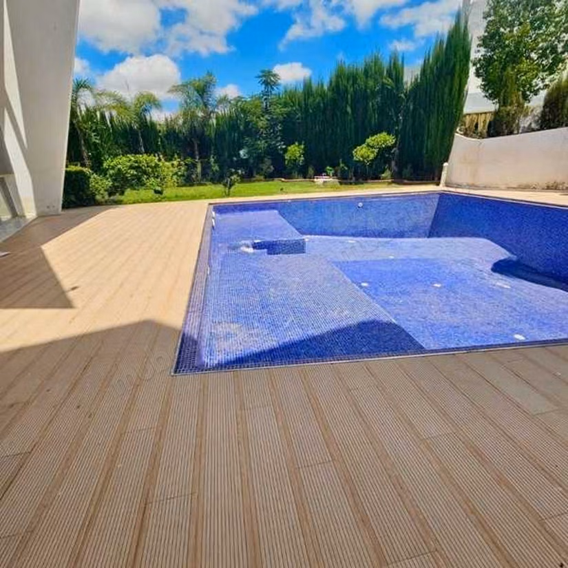Villa à Louer de 610.0 m² à Bouskoura,
Ville Verte