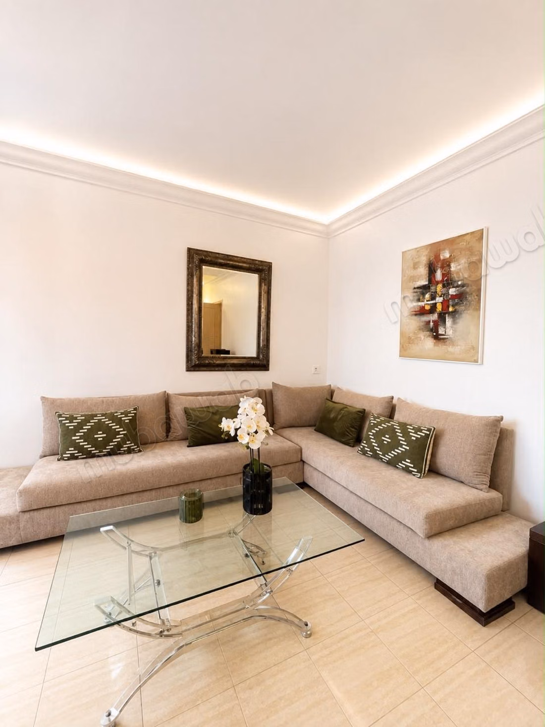 Appartement en location à Bourgogne Ouest. 
Surface de 100 m². 
Bien meublé