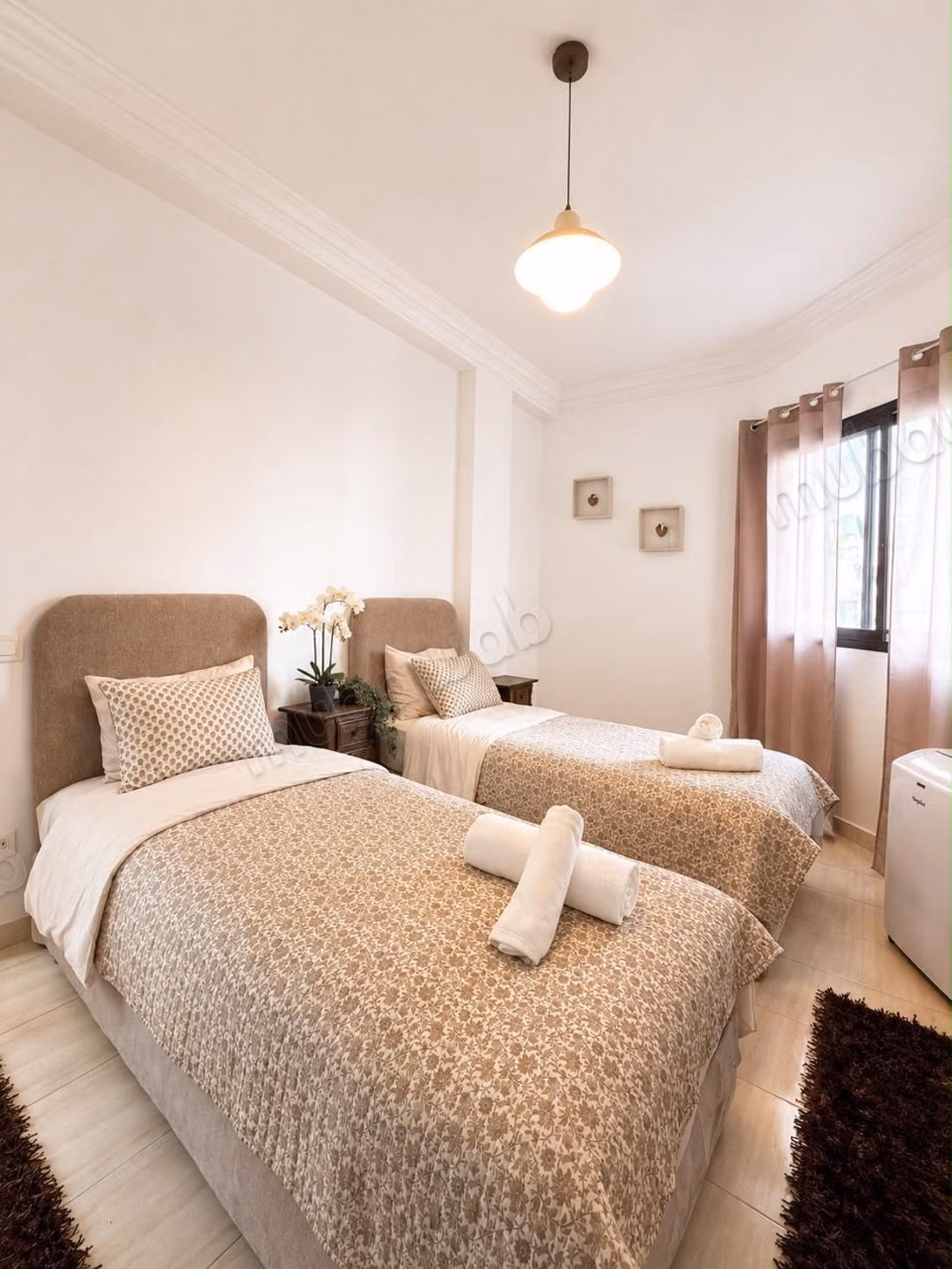 Appartement en location à Bourgogne Ouest. 
Surface de 100 m². 
Bien meublé